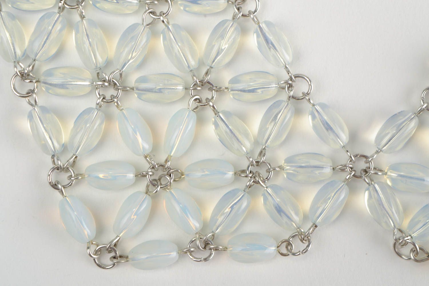 Collier col en perles de verre blanc à motif floral fait main original photo 3