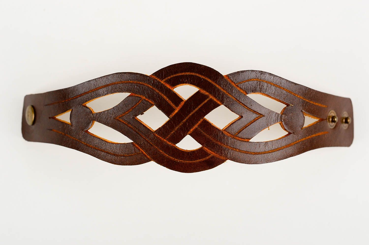 Brazalete artesanal accesorio para mujeres pulsera de cuero color marrón foto 3