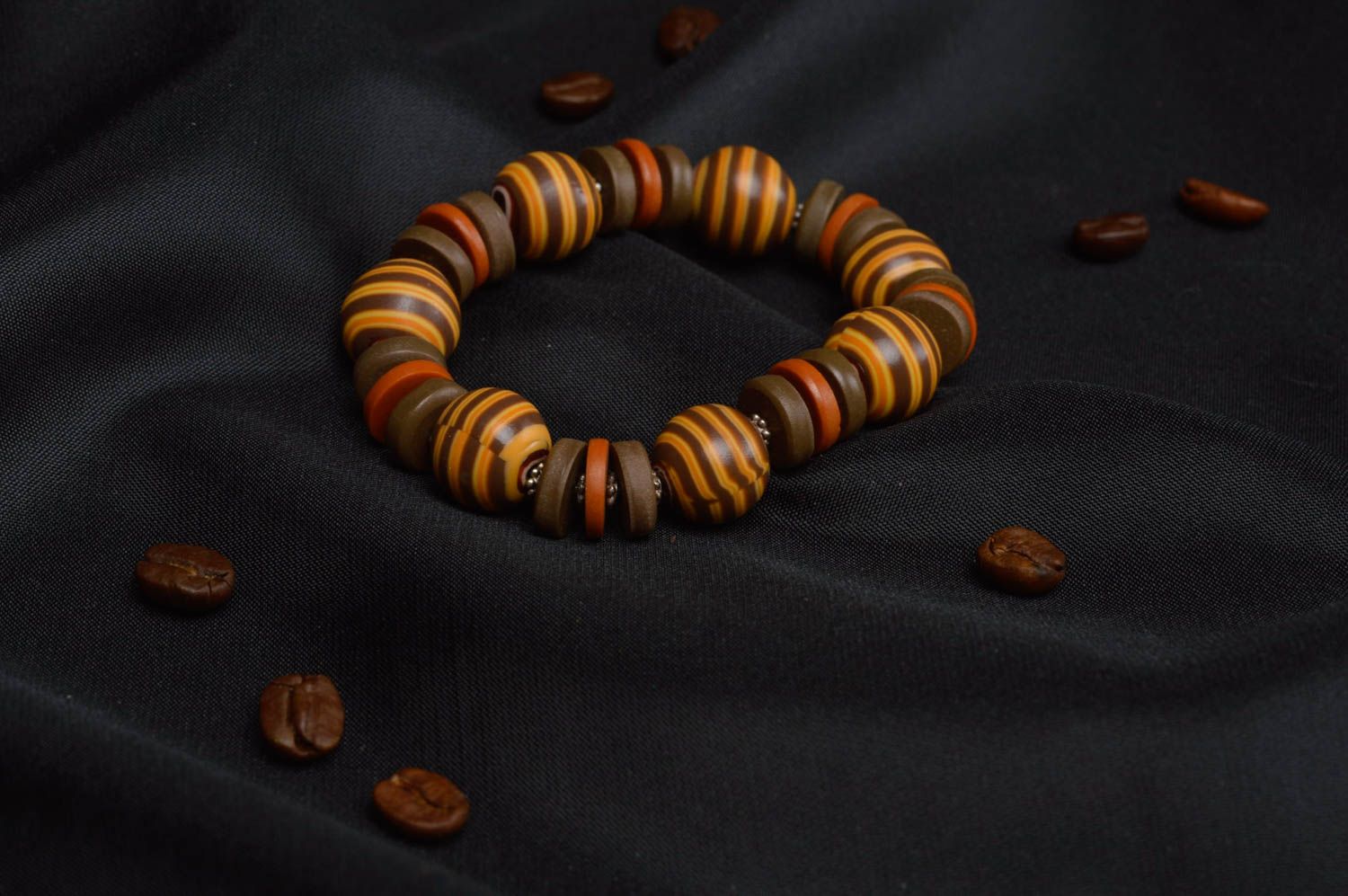 Bracelet en pâte polymère brun avec perles boules et plates fait main Miel photo 1