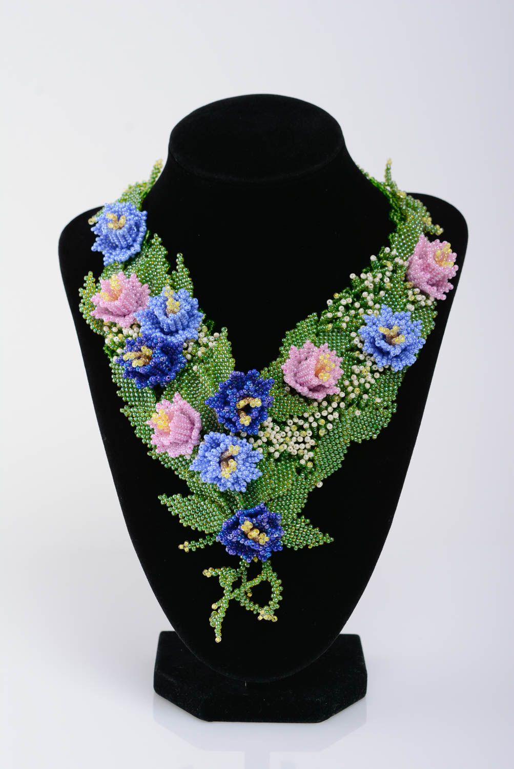 Ожерелье из бисера ручной работы с цветами красивое женское авторское нарядное фото 3