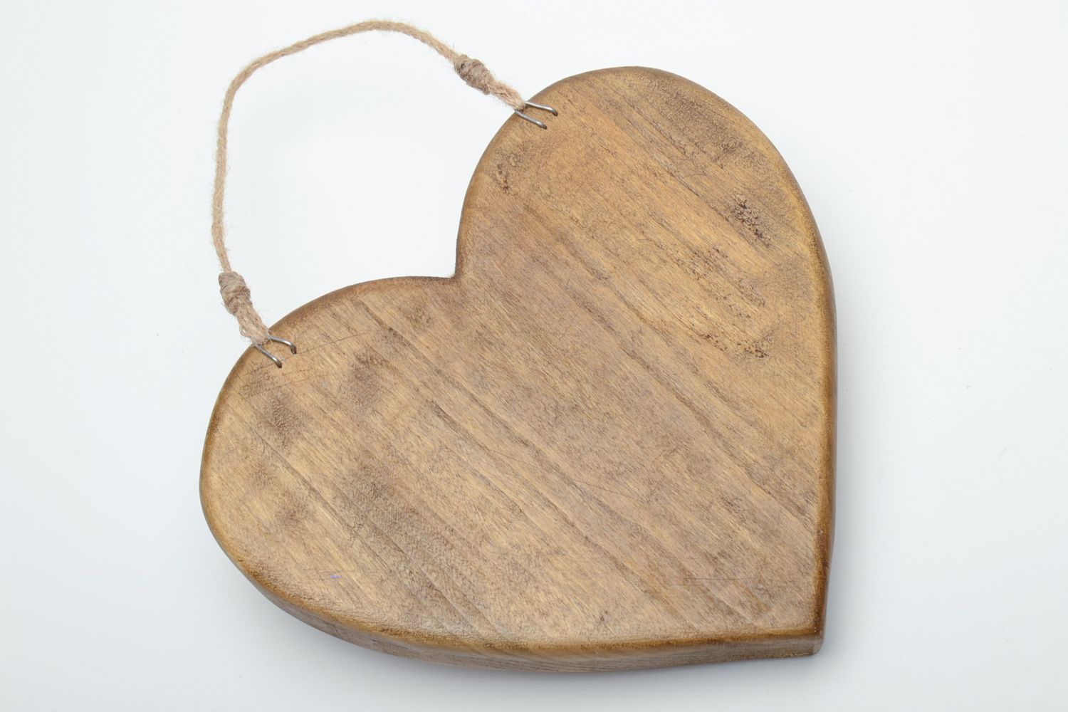 Деревянная интерьерная подвеска с мягким сердцем вышитым крестиком фото 4