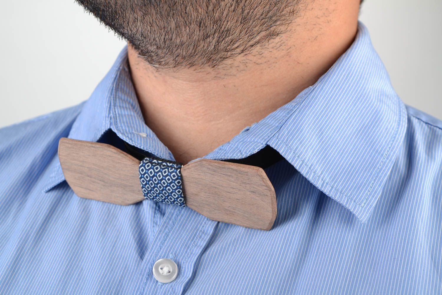 Fancy wooden bow tie photo 4