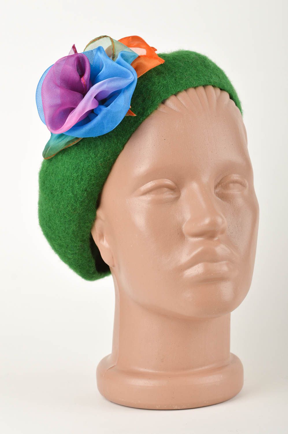Béret laine feutrée Chapeau vert fait main fleurs en soie Vêtement femme photo 1
