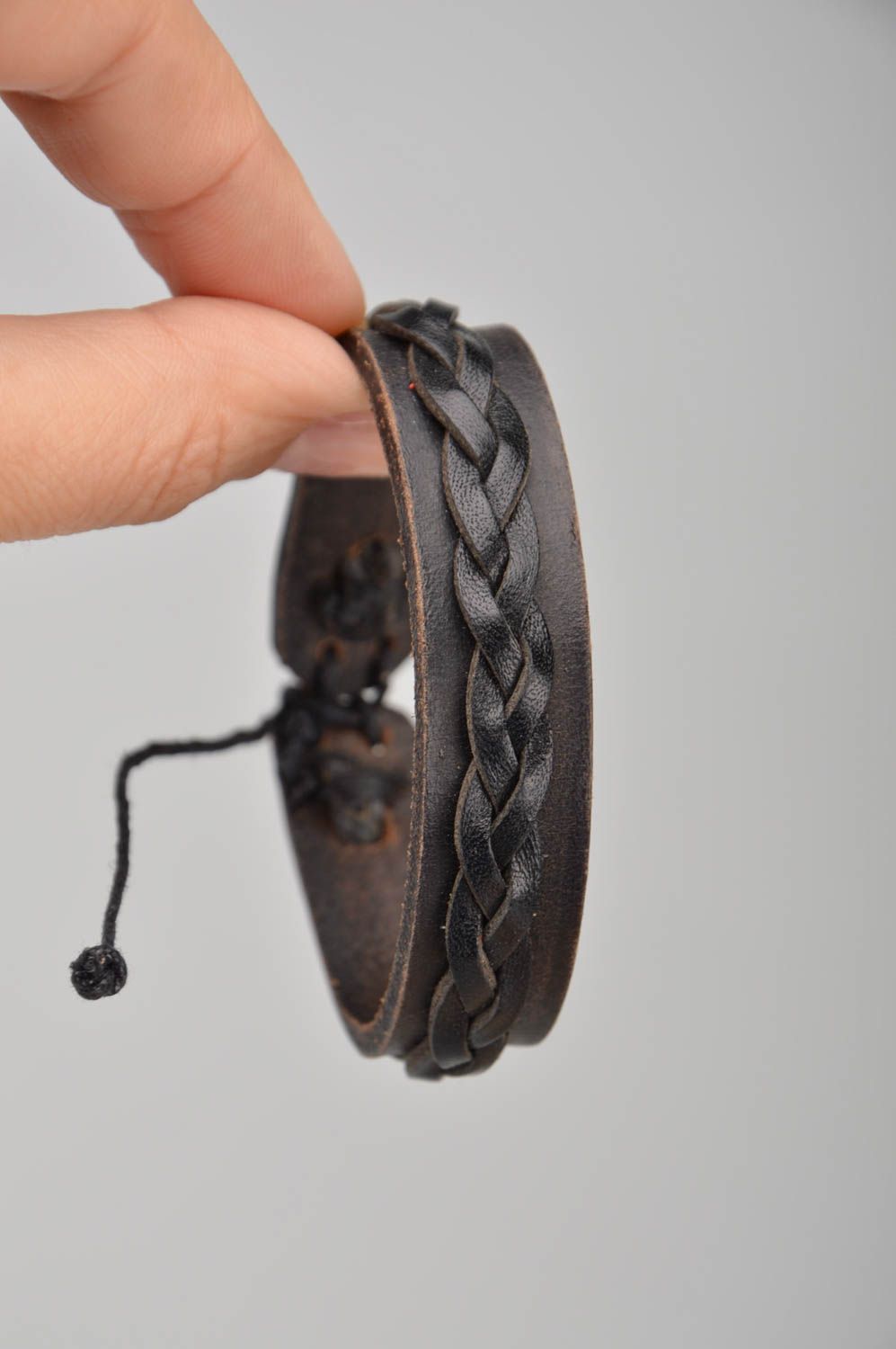 Handmade laconic black genuine leather thin wrist bracelet unisex accessory photo 2