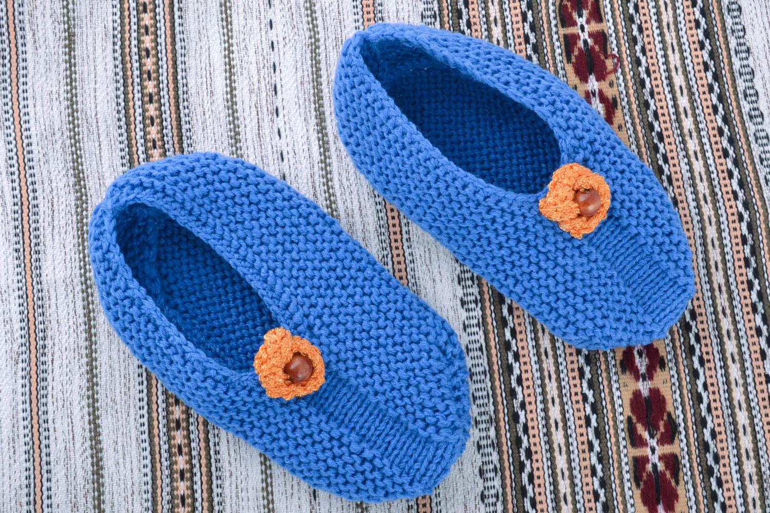 Pantuflas tejidas a mano de semilana cálidas y bonitas de color azul para mujeres foto 1