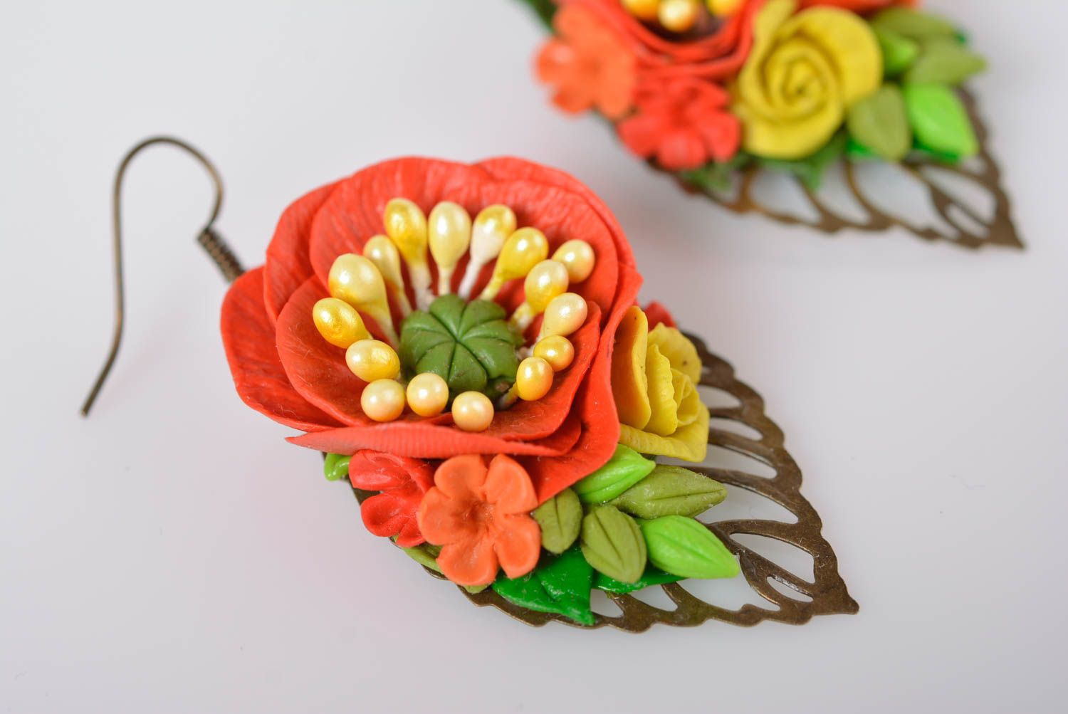 Handgemachte große Ohrringe grelles Accessoire für Frauen zarte Blumen Ohrringe foto 4