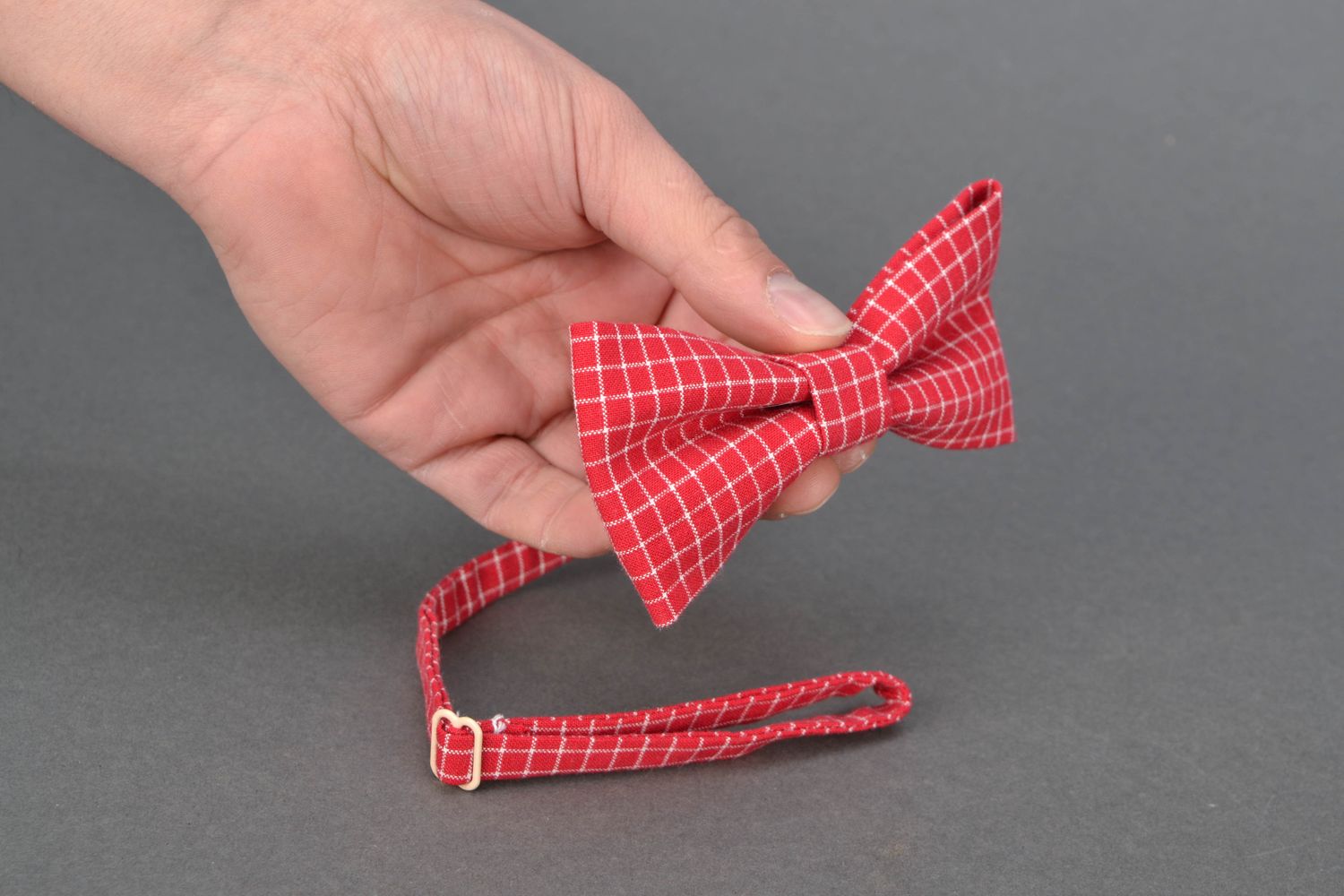 Red and white checkered bow tie made of cotton photo 2