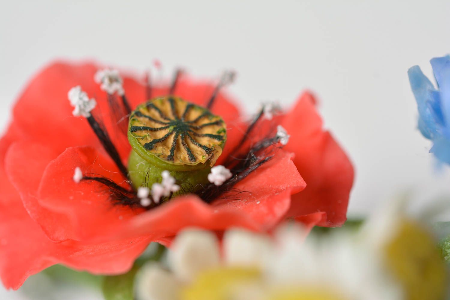Broche con flores de arcilla polimérica artesanal original hermoso foto 4