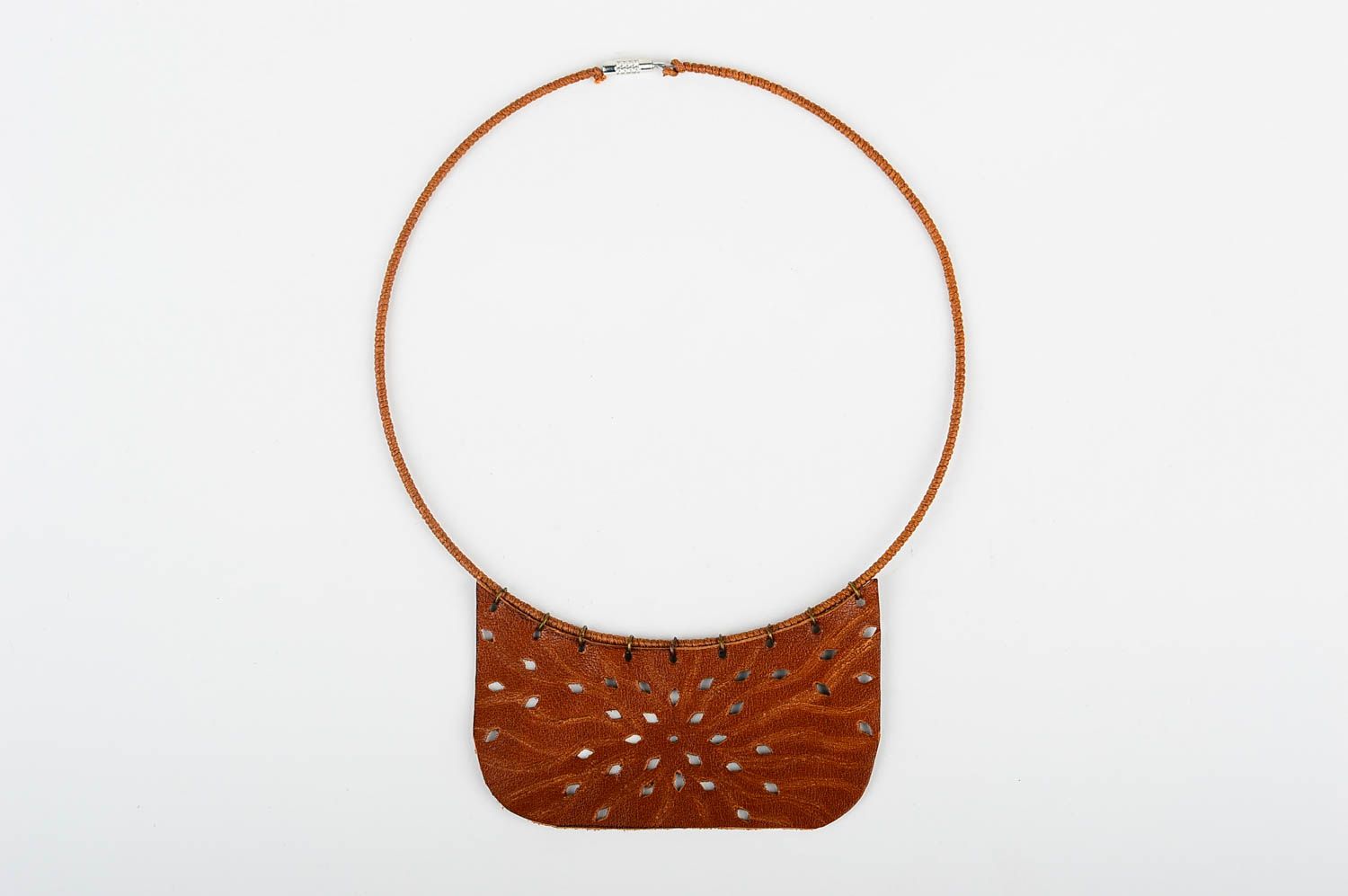 Подарок ручной работы кожаное колье коричневое массивное ожерелье авторское фото 2