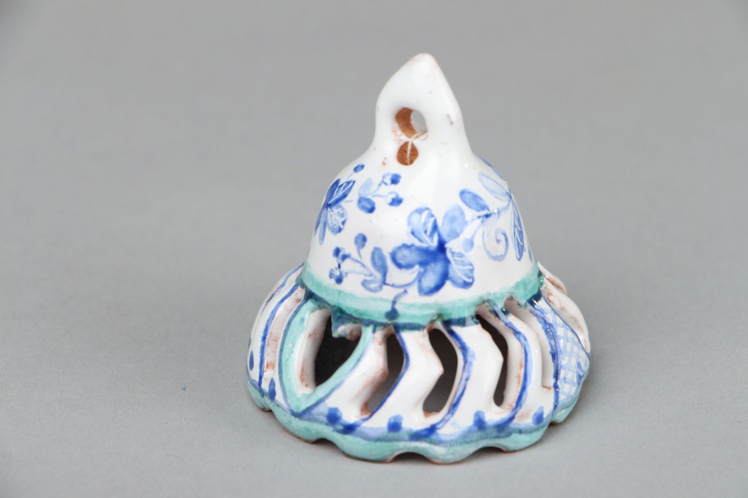 Jolie petite cloche en céramique décorée faite main photo 1