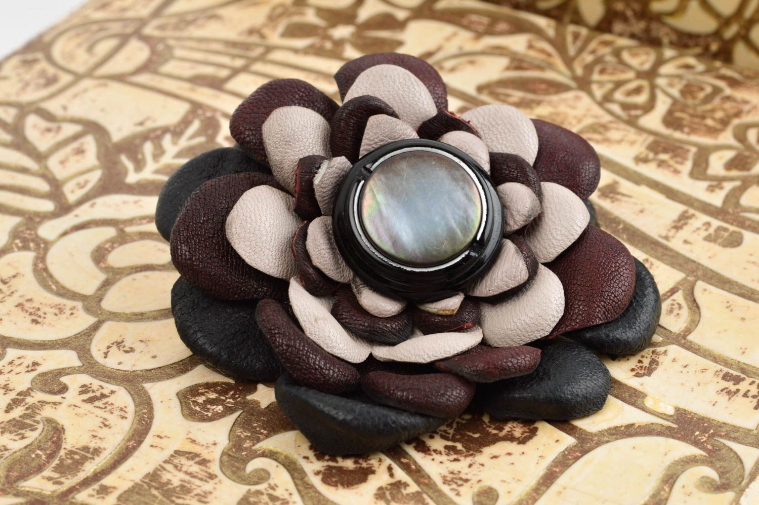 Broche hecho a mano de cuero accesorio de moda regalo original Flor negra foto 1