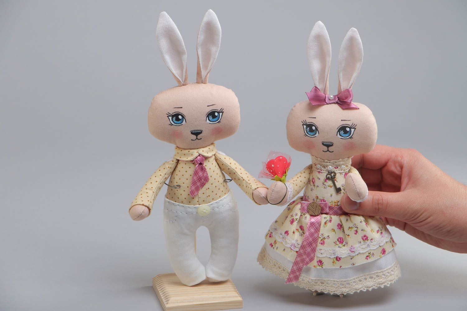 Muñecos de peluche hechos a mano textiles conejos 2 piezas bonitos conjunto foto 5