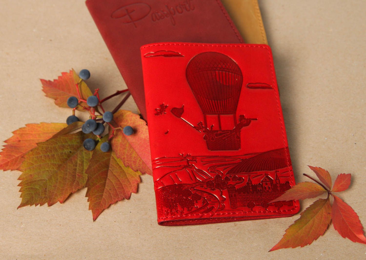 Кожаный аксессуар ручной работы красная обложка на паспорт необычный подарок фото 1