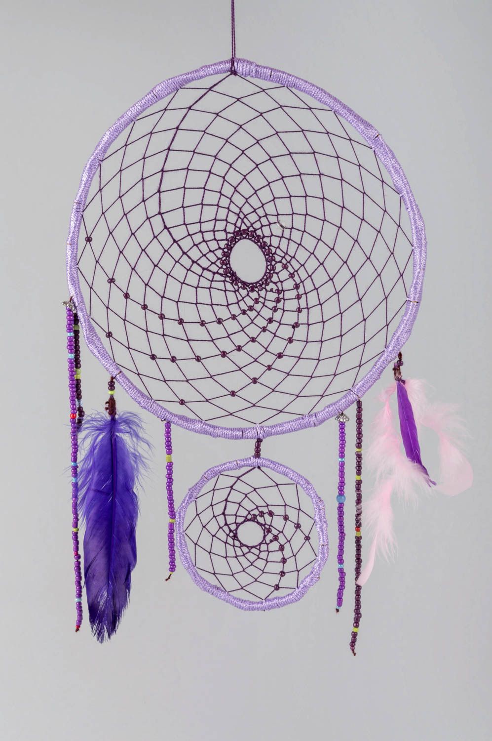 Фиолетовая подвеска для интерьера в виде Ловца Снов ручной работы большая фото 2