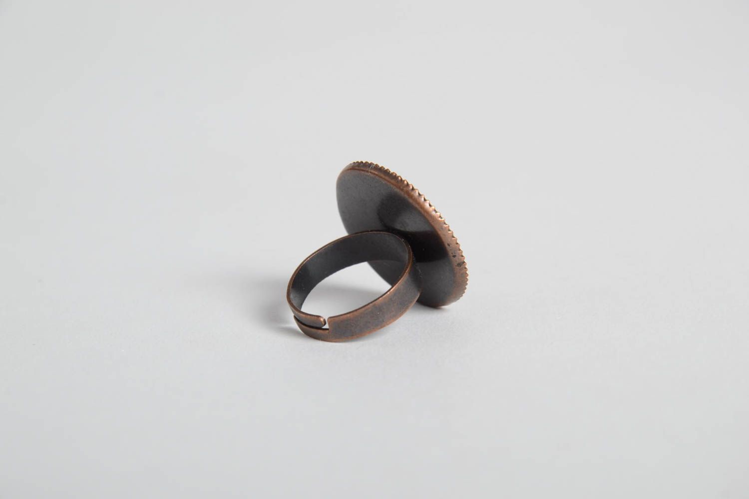 Кольцо ручной работы круглое кольцо с цветами кольцо из эпоксидной смолы модное фото 4