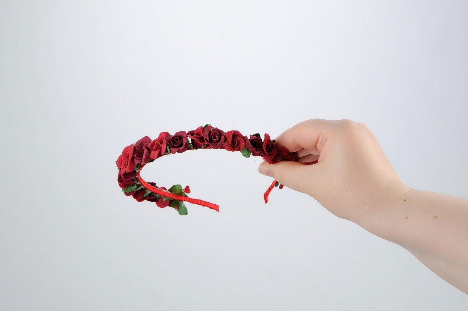 Headband with red roses photo 2