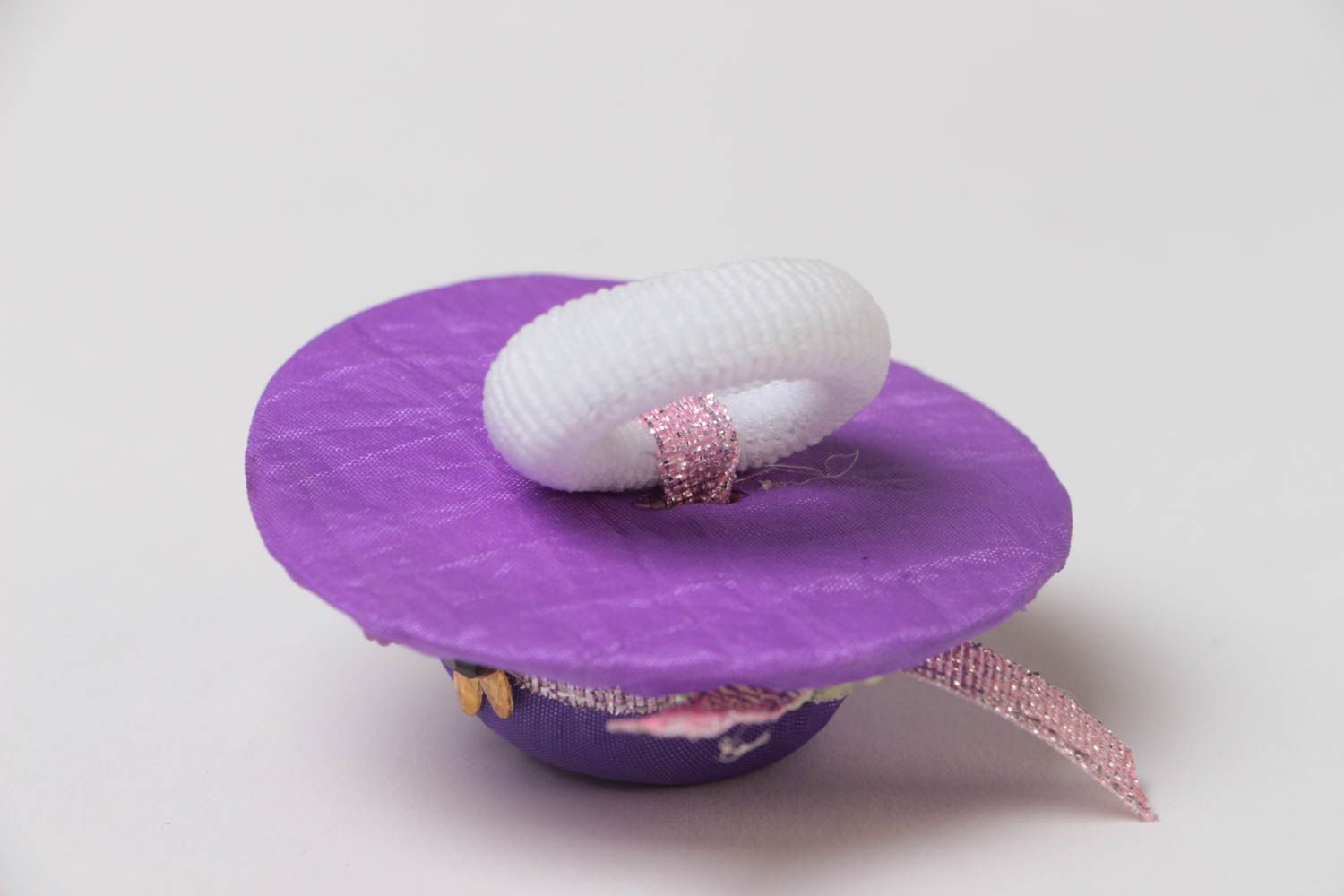 Élastique à cheveux pour enfant en forme de chapeau violet fait main de tissu photo 4