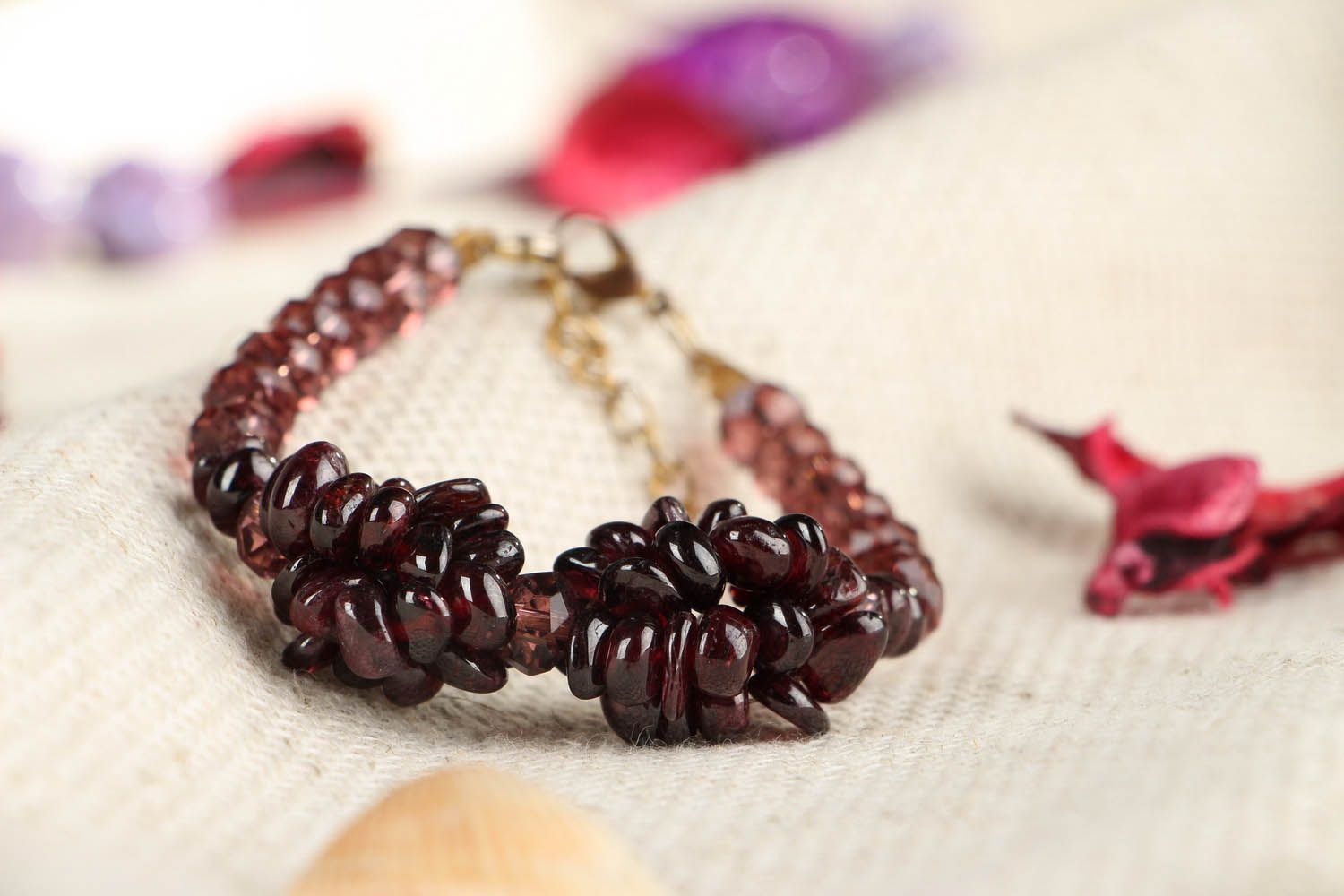Bracelet with glass beads and garnet photo 1