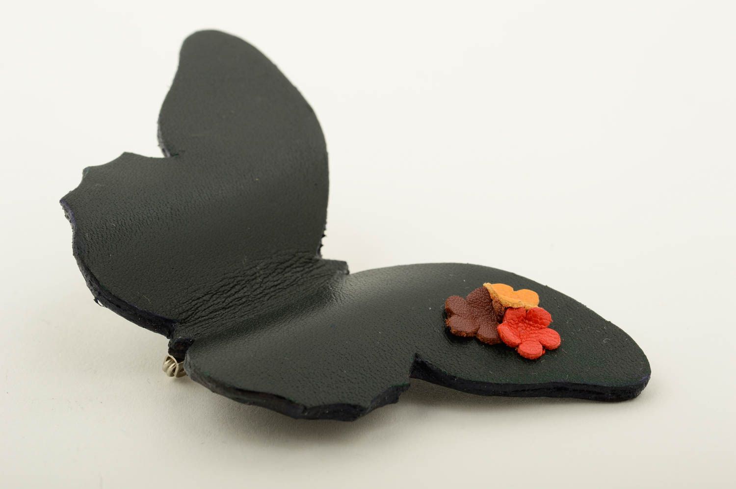 Broche en cuir design original Bijou fait main Accessoire femme papillon photo 3