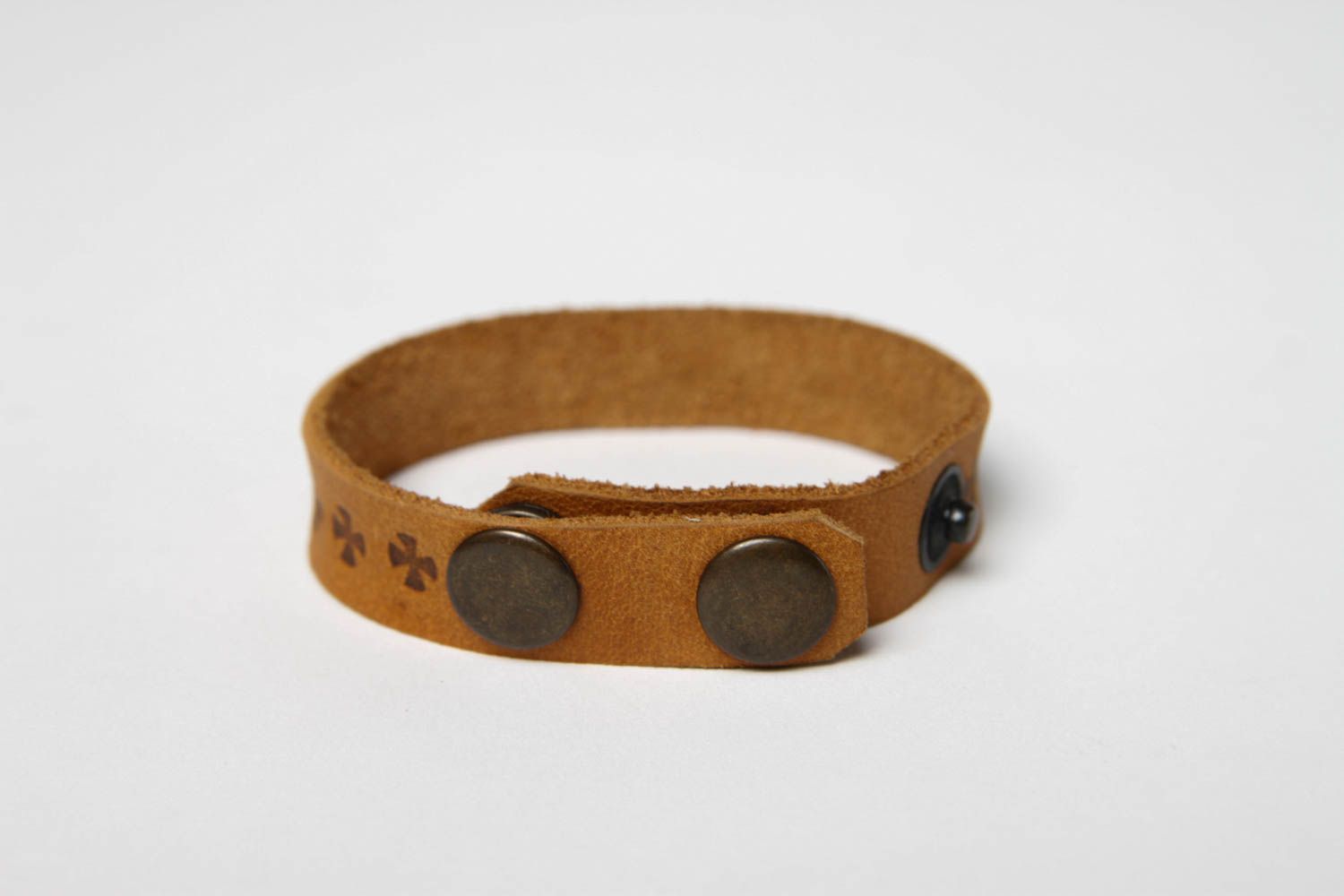 Handmade Armband aus Leder mit Kreuzen Designer Schmuck Leder Accessoire foto 5