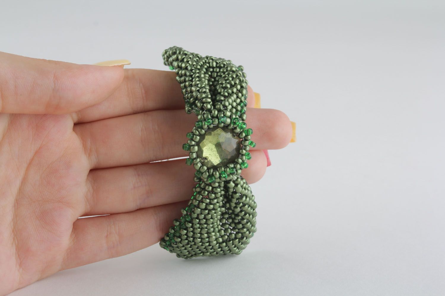 Bracelet vert en perles de rocaille Noeud de ruban photo 4