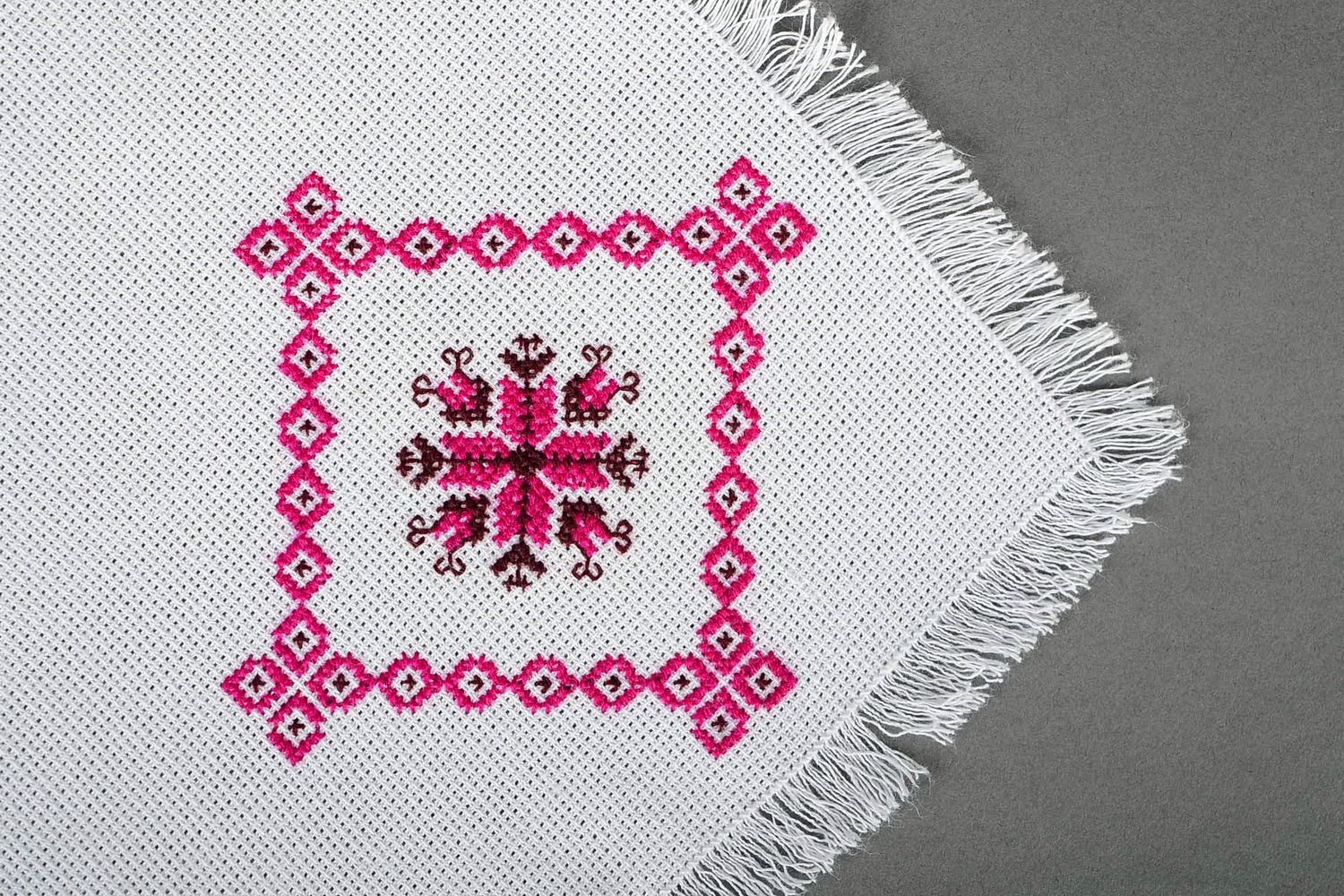 Napkin with embroidered ornament photo 4