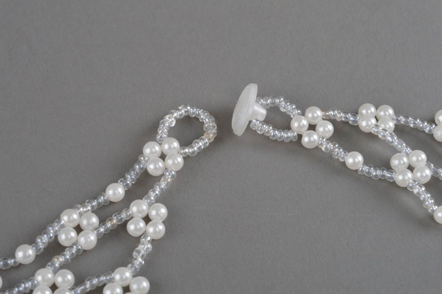 Collier en perles de rocailles fait main an forme de fichu blanc pour femme photo 4