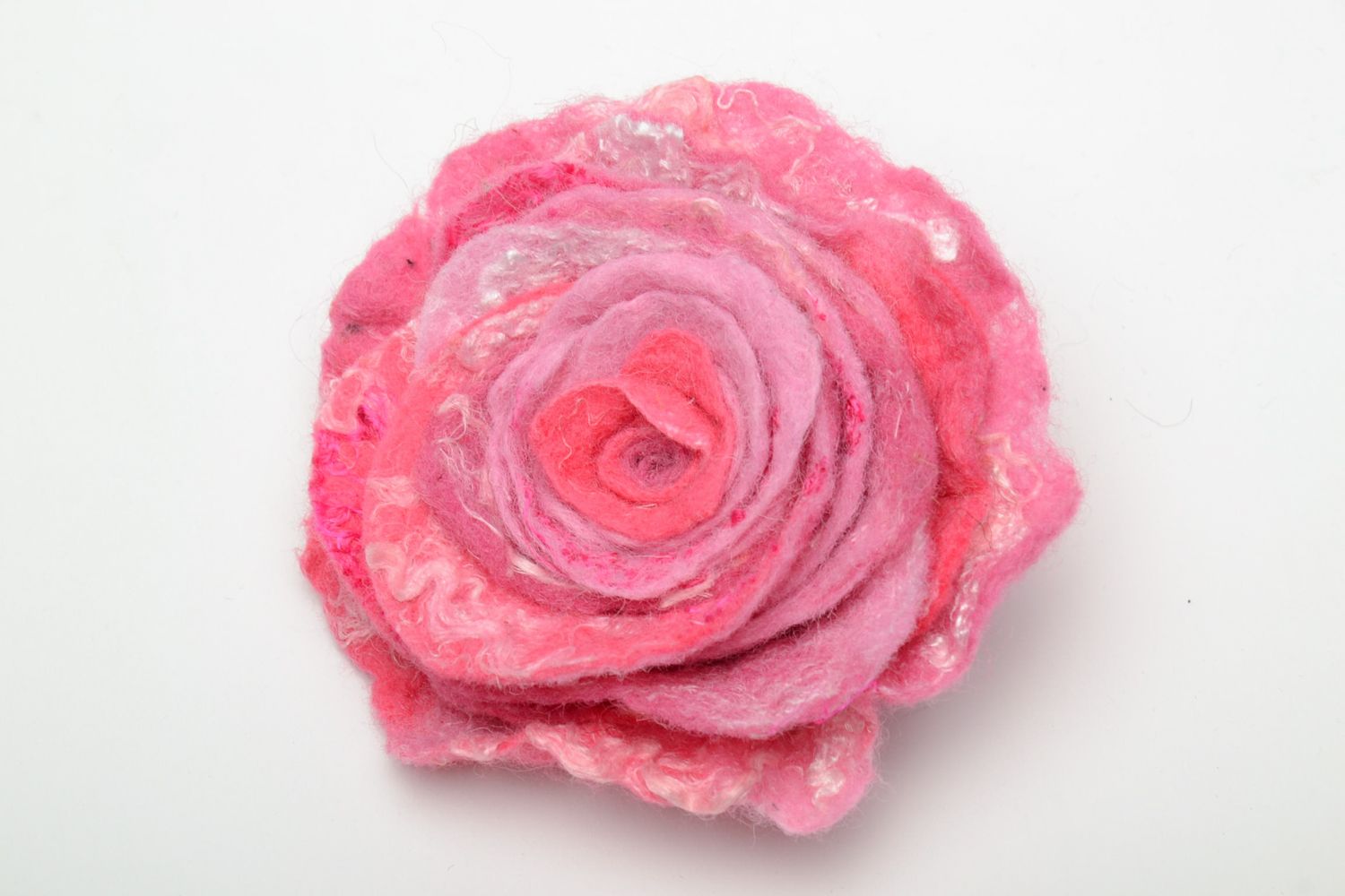 Broche de flor de fieltro de lana rosado foto 3