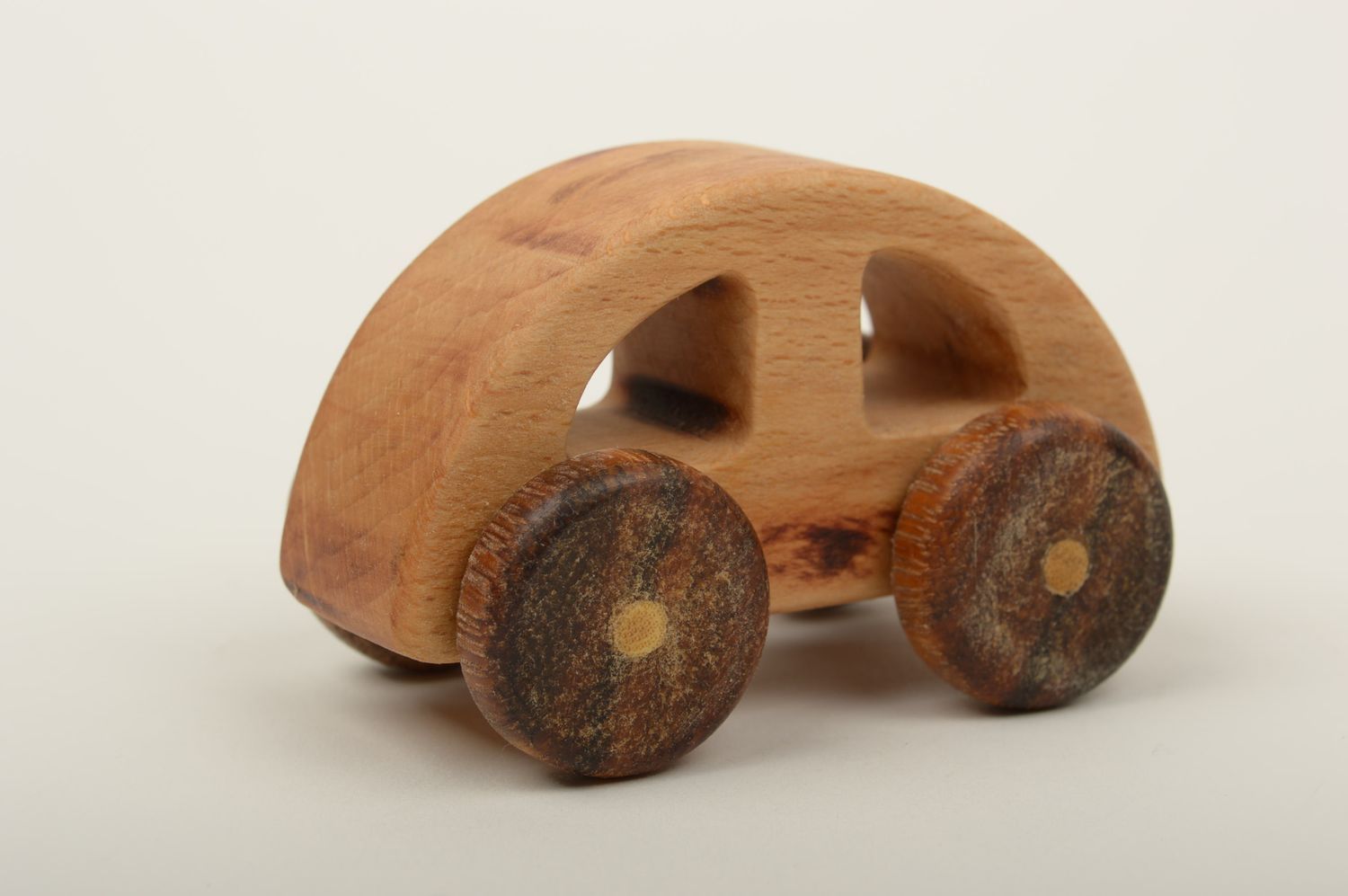Jouet voiture en bois naturel fait main design original Cadeau pour enfant photo 2
