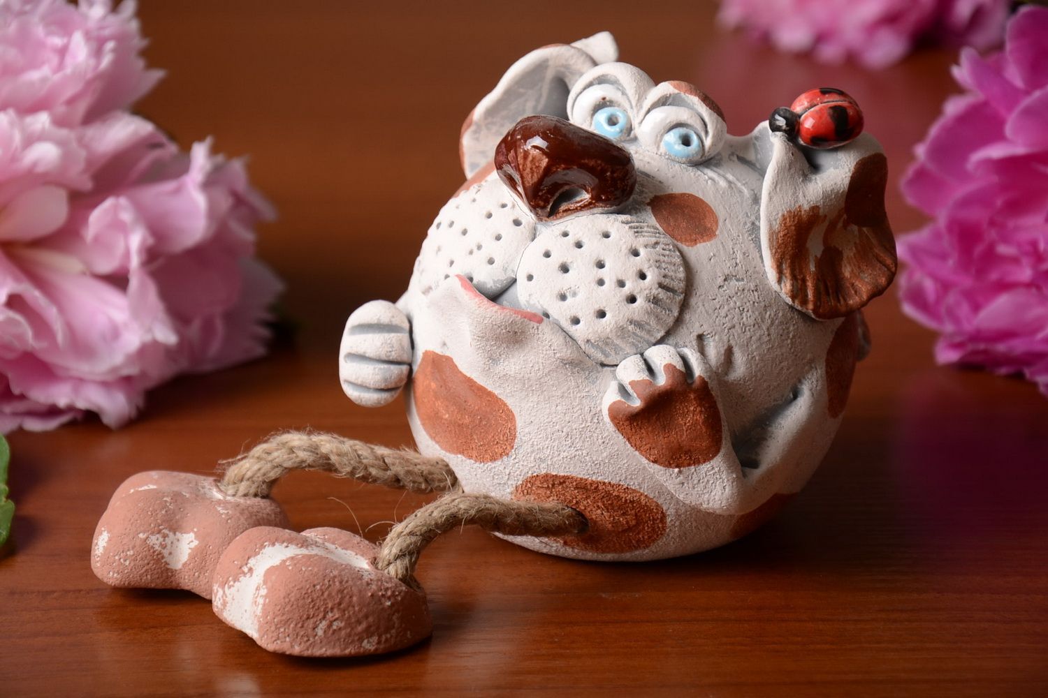 Handmade Keramik Spardose aus Halbporzellan mit Bemalung in Form vom Hund foto 1