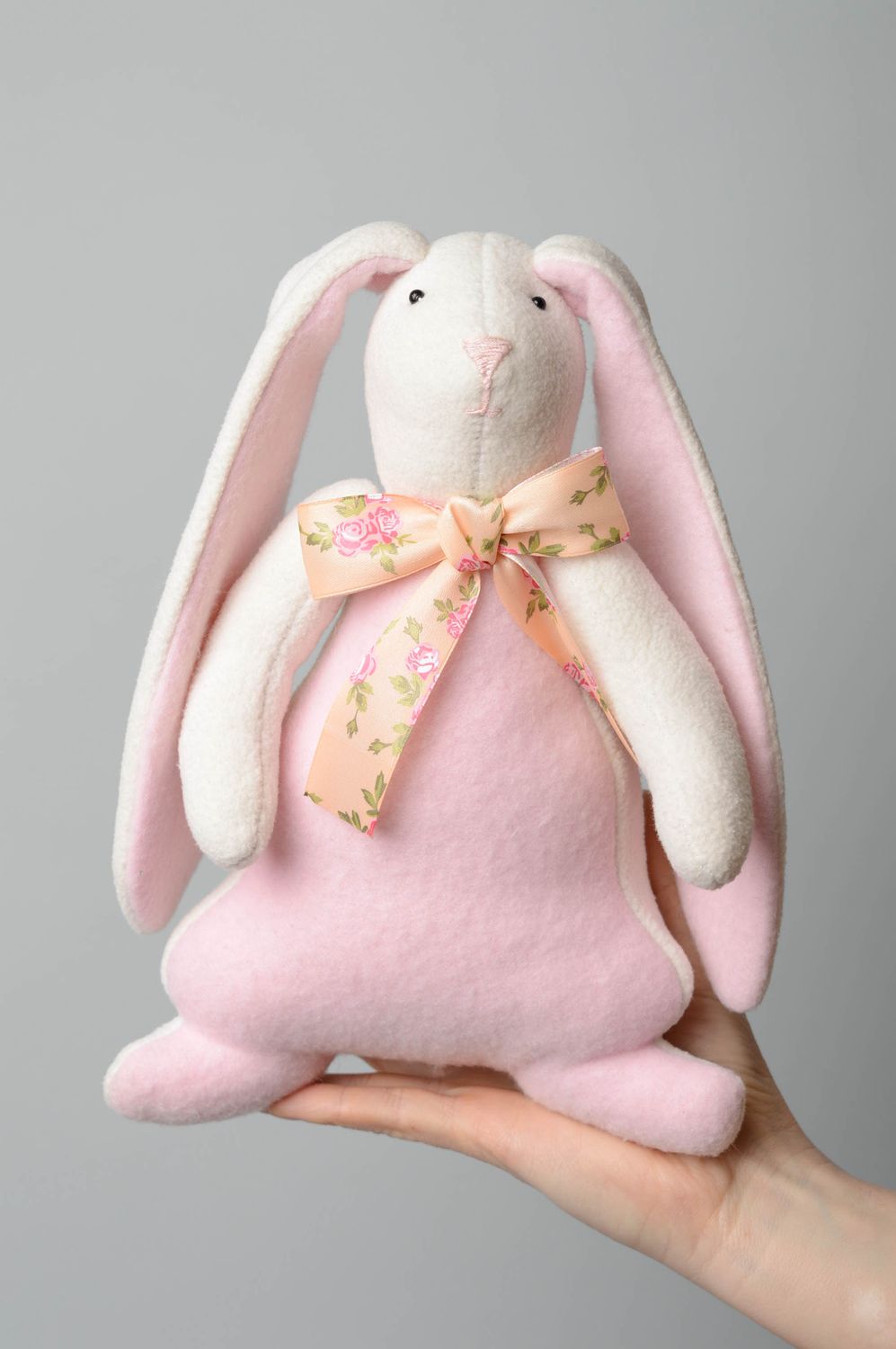Мягкая игрушка для девушки в виде розового зайца  фото 3