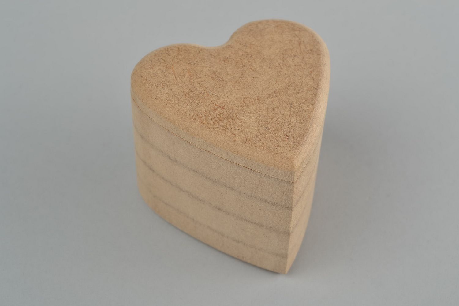 Boîte en forme de coeur à décorer petite en panneau de fibres faite main photo 3
