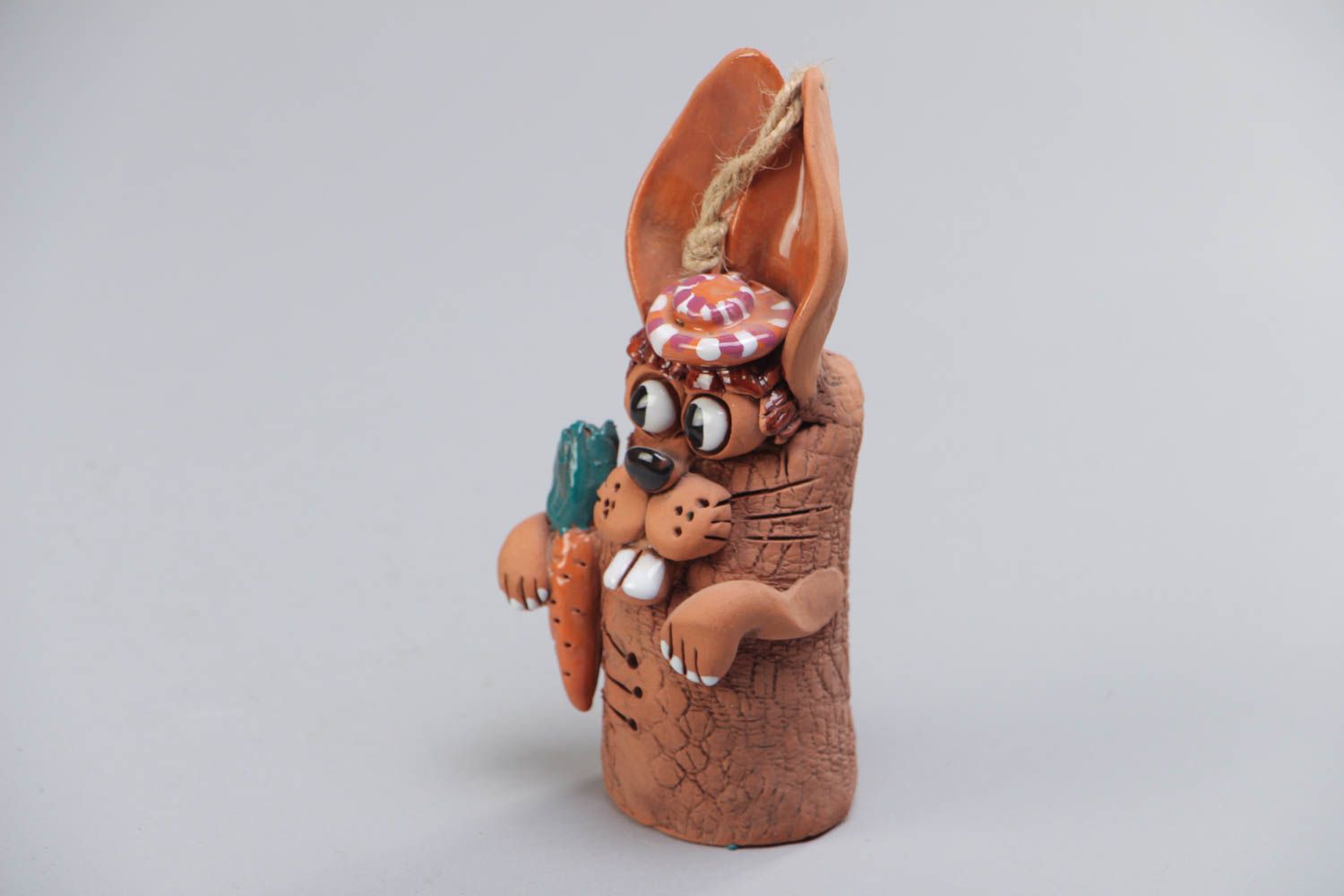 Künstler Interieur Anhänger Glocke aus Ton dekorative in Form eines Hasen handmade foto 2