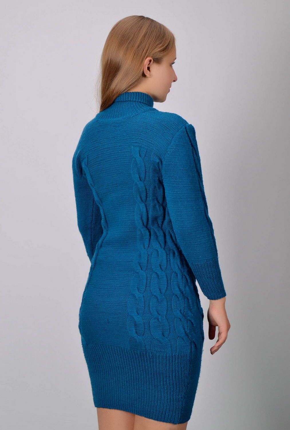 Robe tricotée en laine couleur bleue photo 5