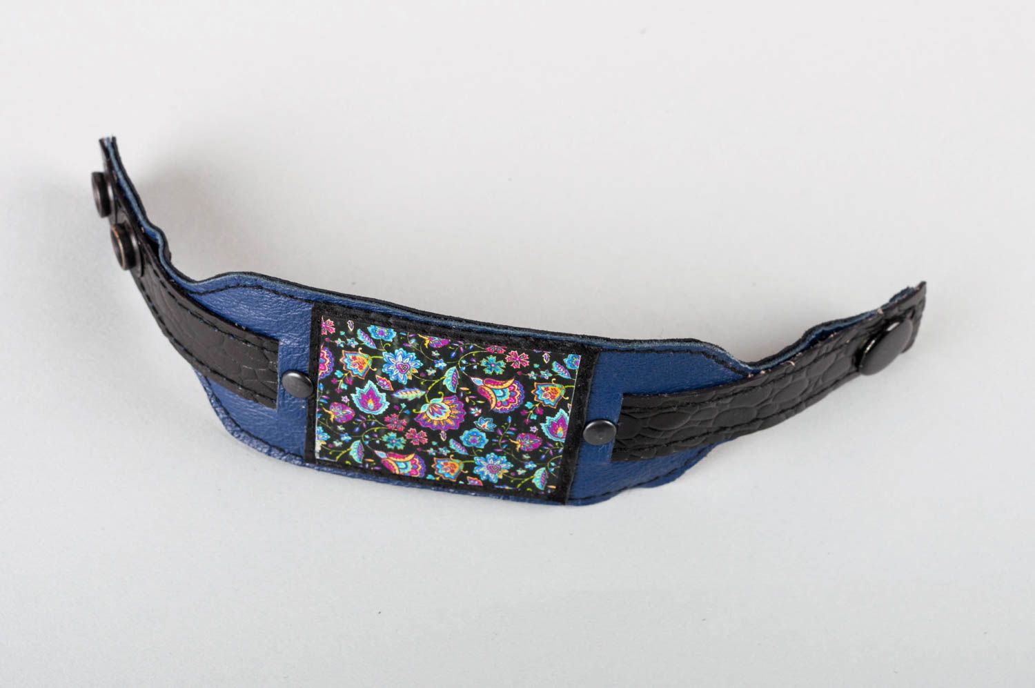 Bracelet en cuir fait main noir et bleu floral accessoire original pour femme photo 4