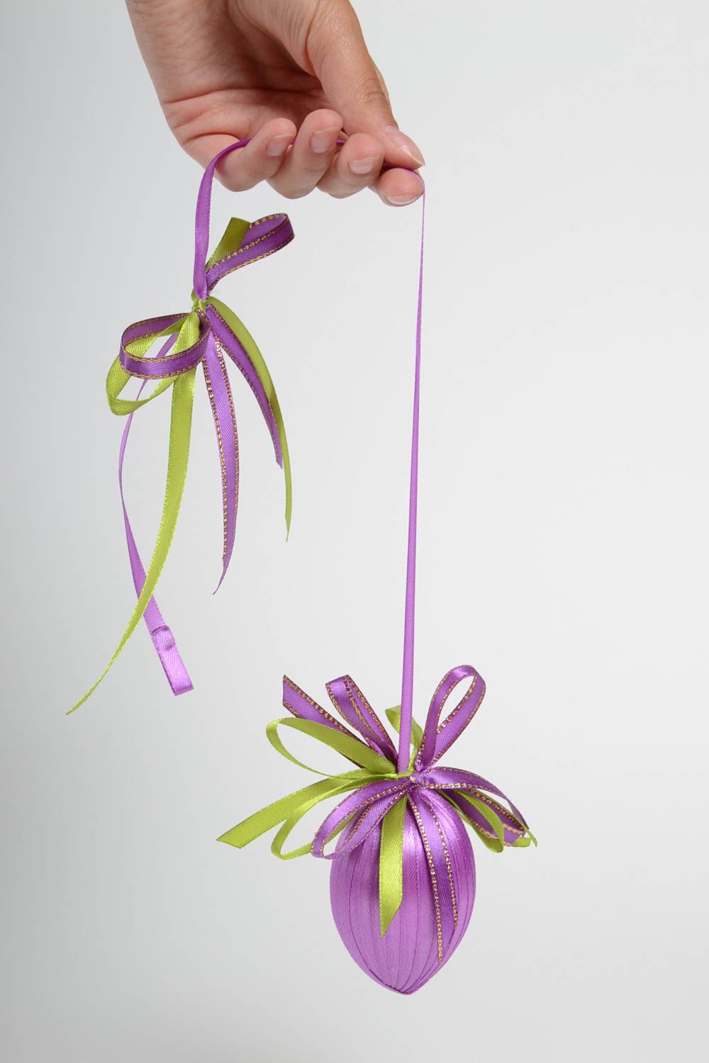 Colgante hecho a mano de cintas violetas para decorar la casa regalo original foto 5