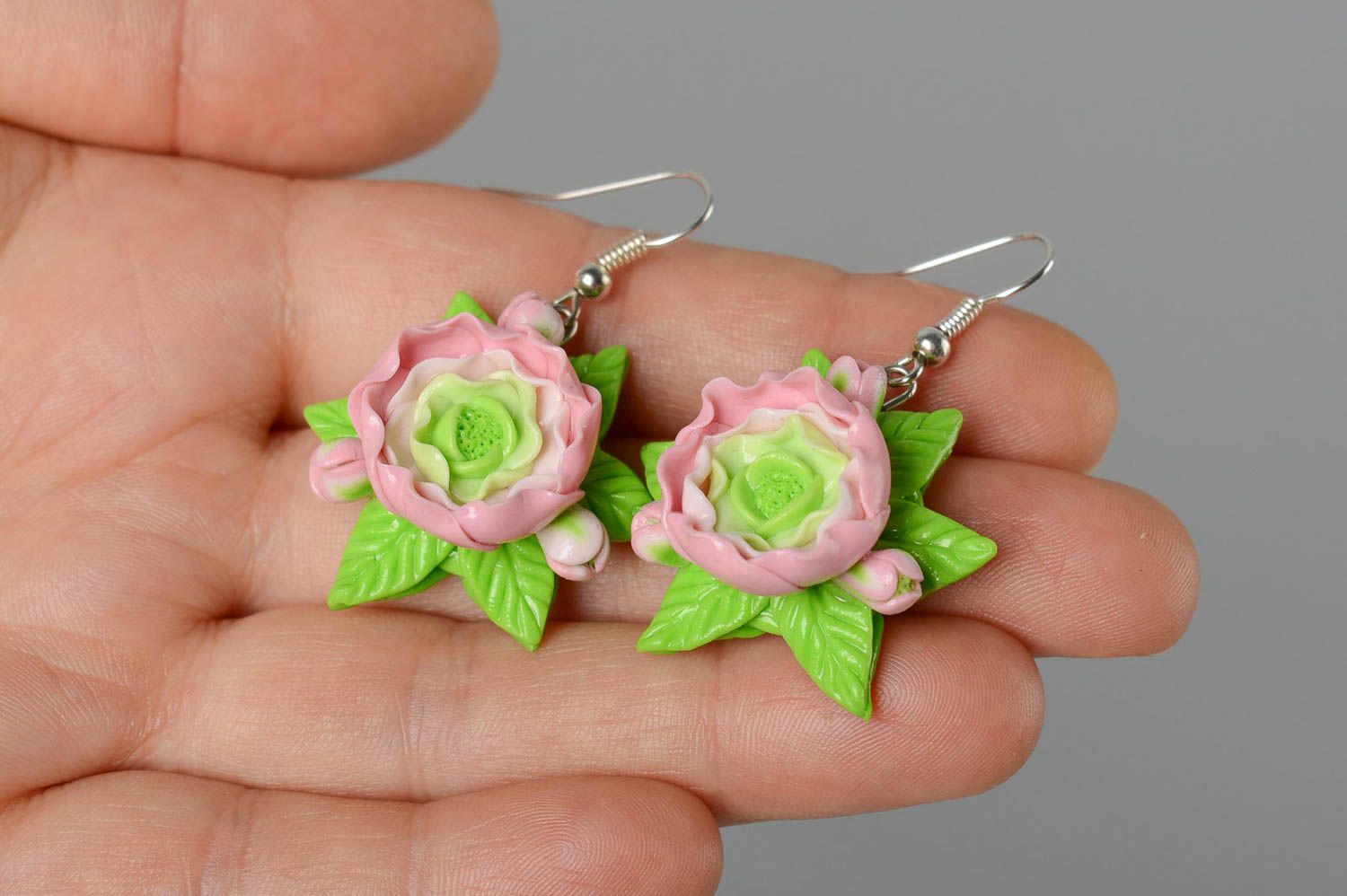 Handmade Blumen Ohrringe Polymer Schmuck Accessoire für Frauen rosa Rosen foto 5