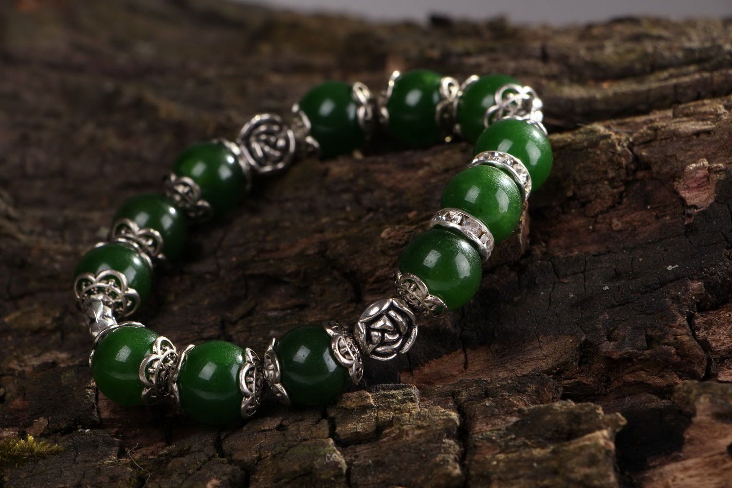 Bracelet with jade with elastic band photo 1