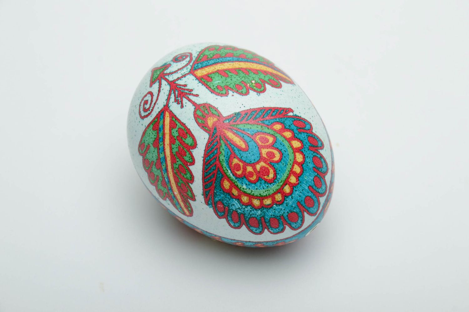 Huevo de Pascua hecho a mano con pintura  foto 3