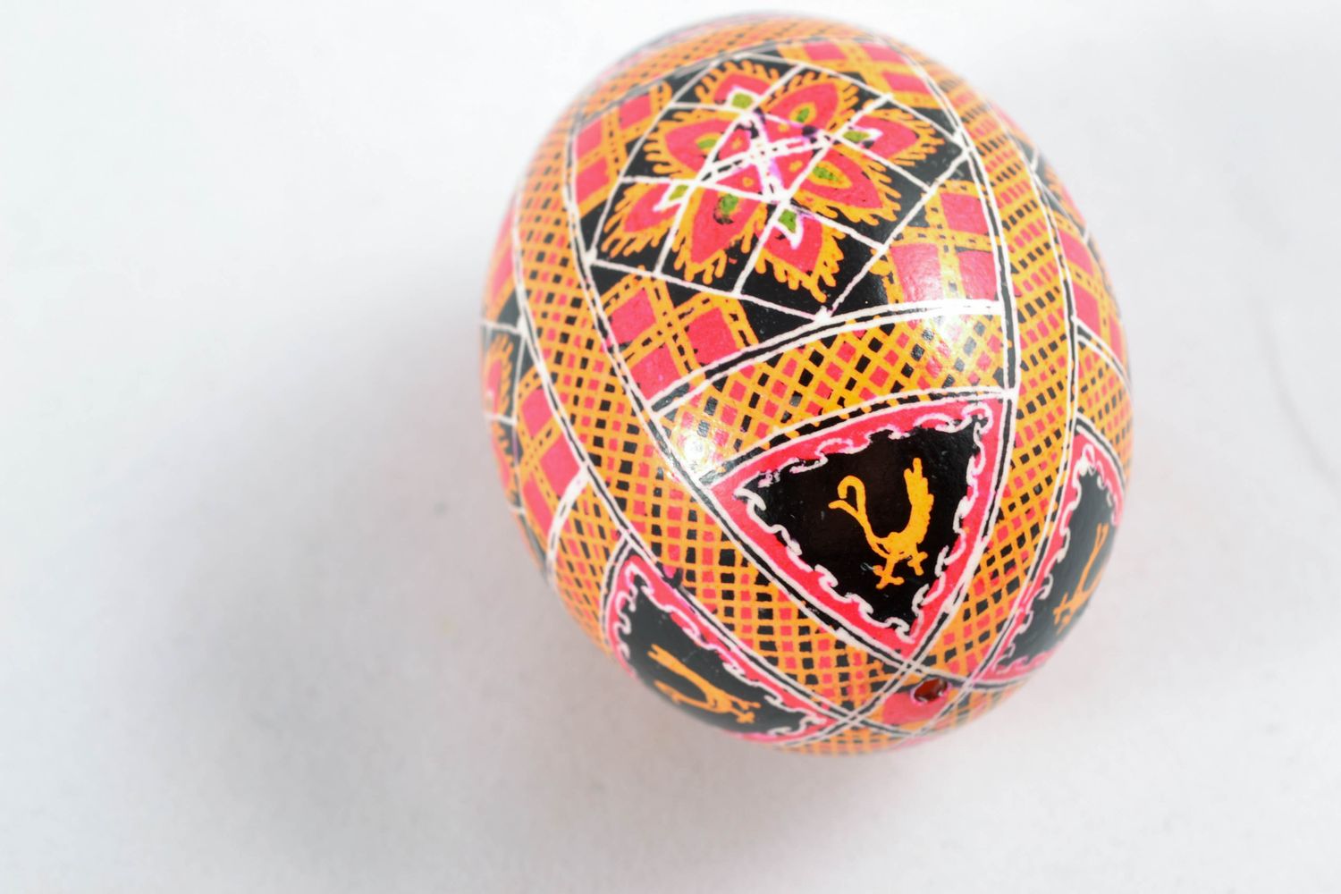 Painted egg with generous patterns photo 4