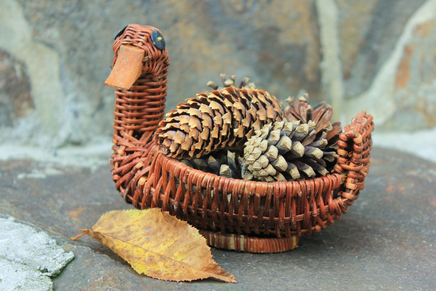 Decorative wicker basket Duck photo 1