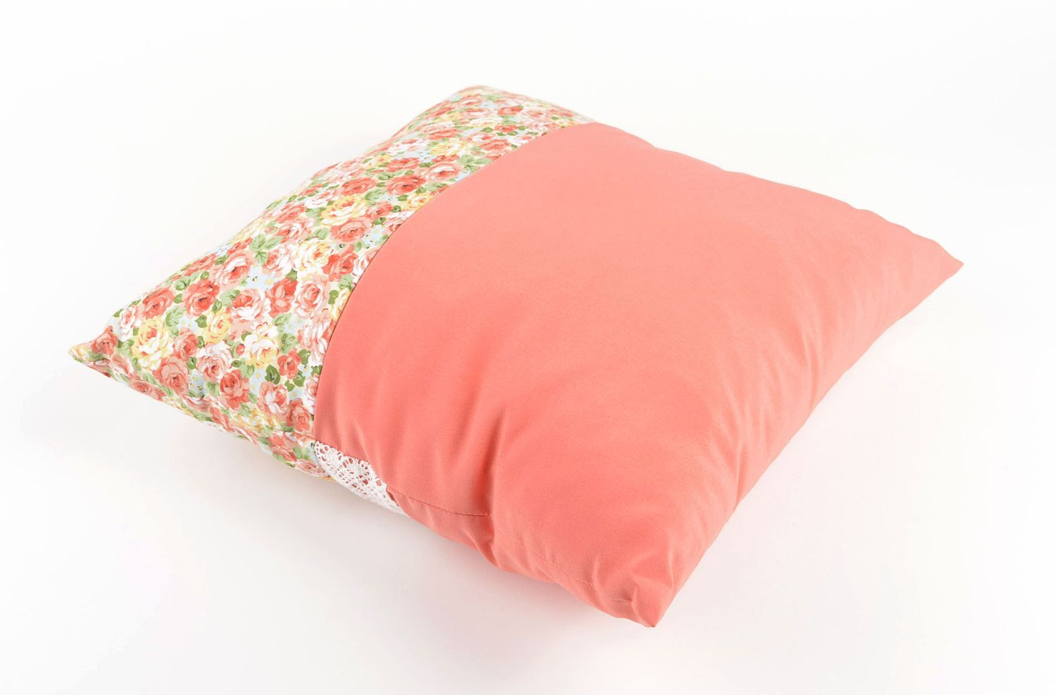 Декоративная подушка подарок ручной работы розовый декор интерьера с цветами фото 2