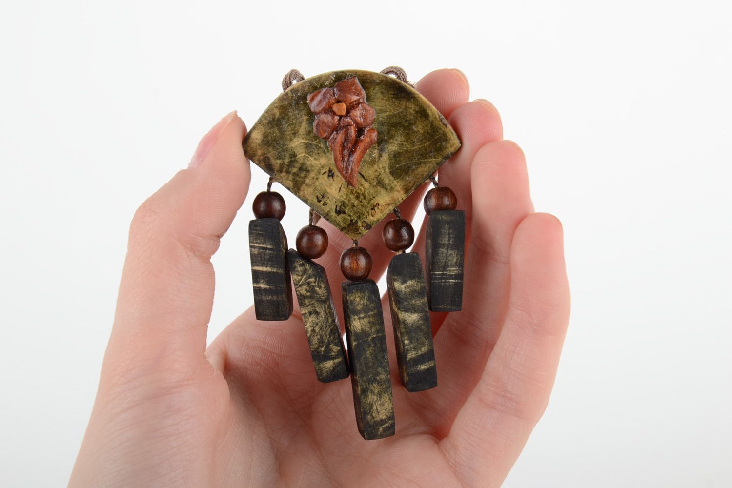 Collier pendentif en bois fait main sur un cordon synthétique pour femme photo 5