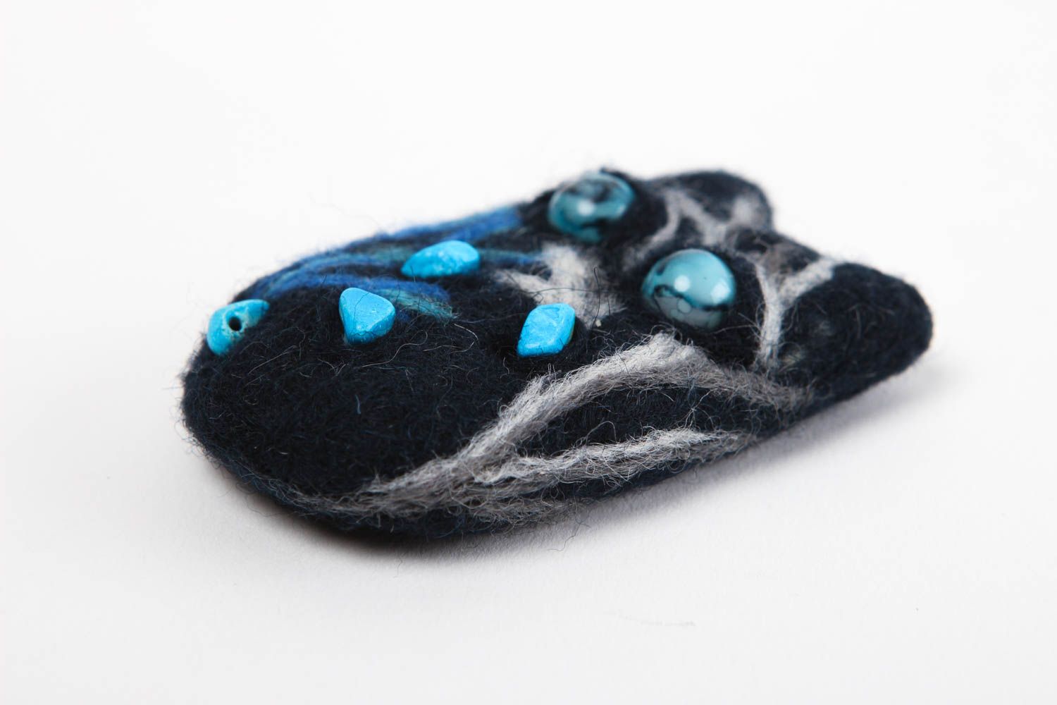 Кулон ручной работы кулон из шерсти валяный смешной кулон кот с синими глазами фото 3