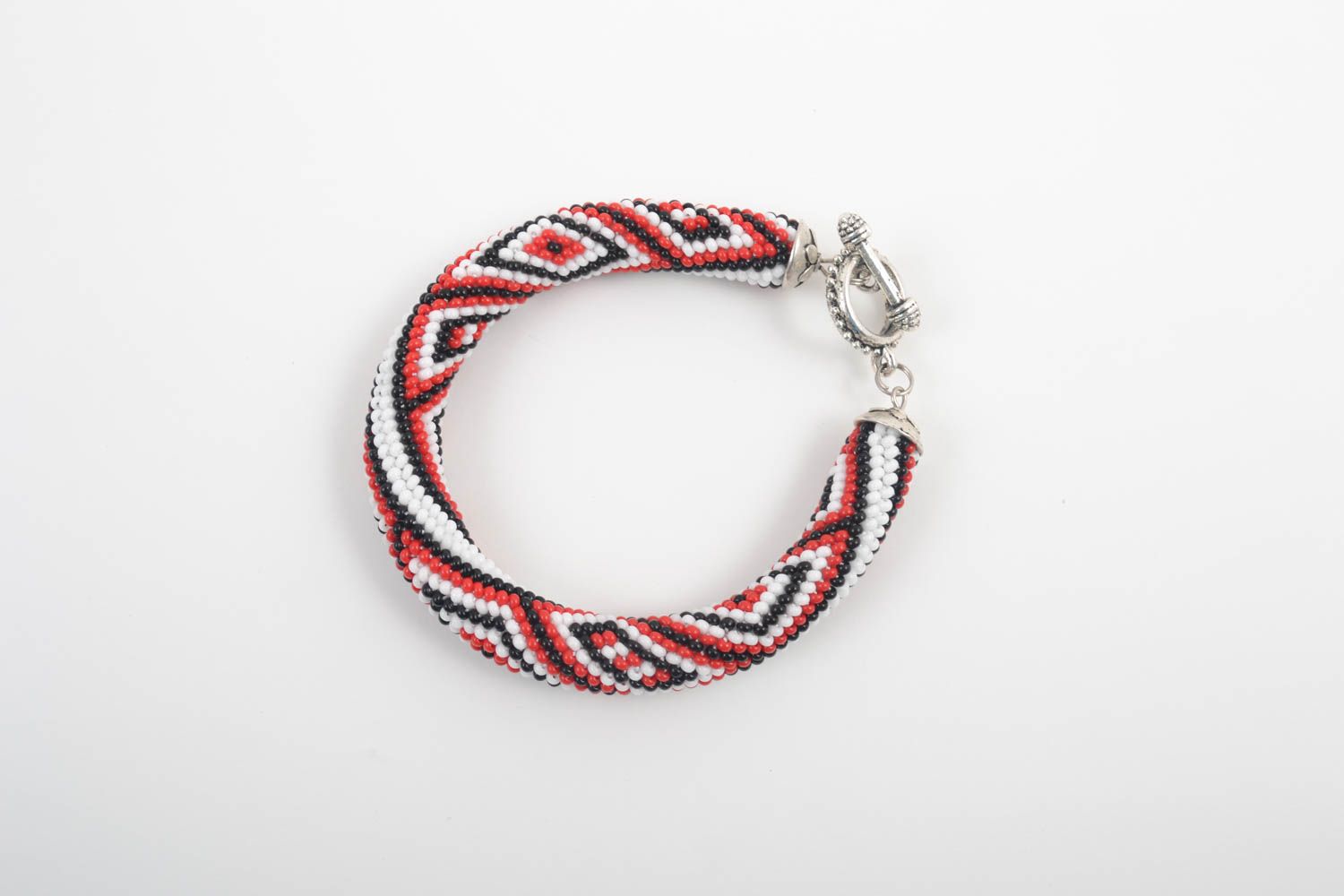 Red, black and white beads elegant cord bracelet with silver fittings photo 4