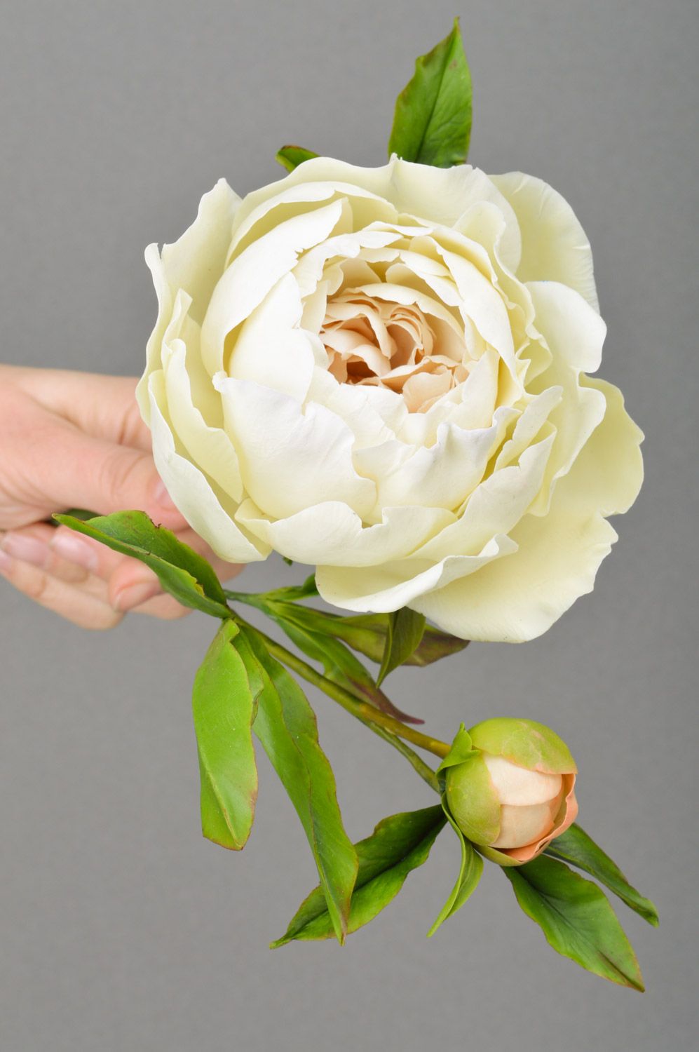 Цветок пиона из полимерной глины ручной работы белый крупный декоративный фото 5