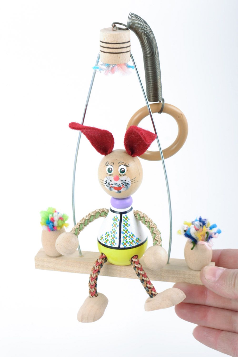 Baby Lernspielzeug aus Holz handmade umweltfreundlich Lustiger Hase auf der Schaukel foto 1