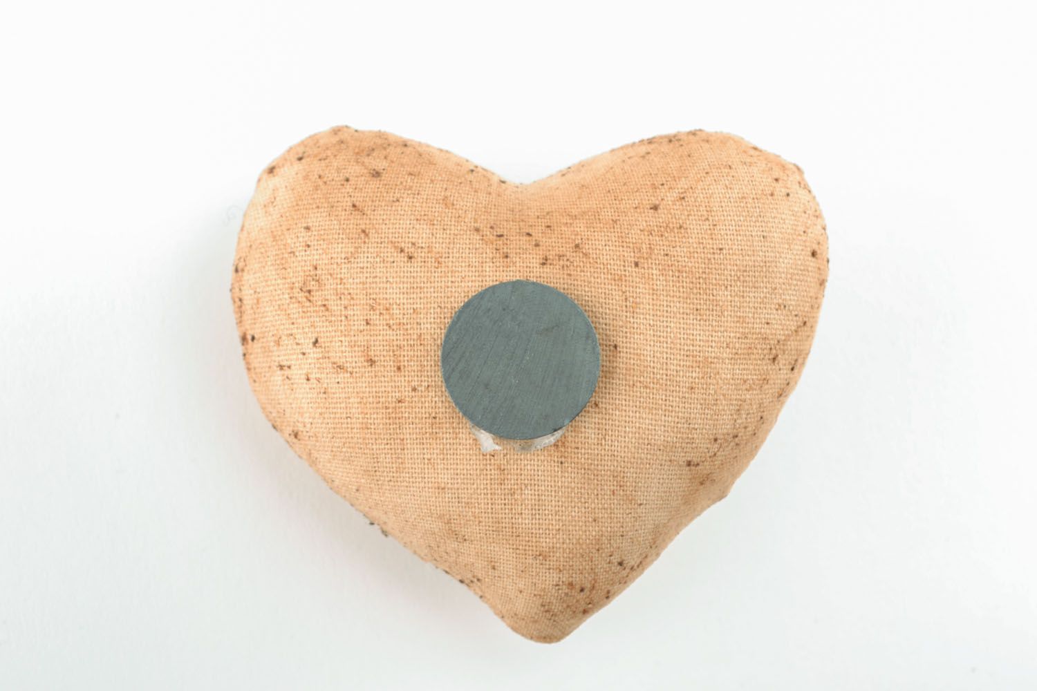 Decorative heart-shaped fridge magnet photo 4