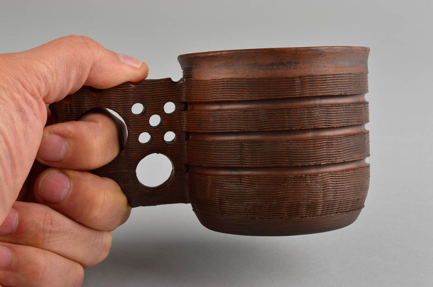 Чайная чашка ручной работы глиняная чашка с необычной ручкой посуда для чая фото 5