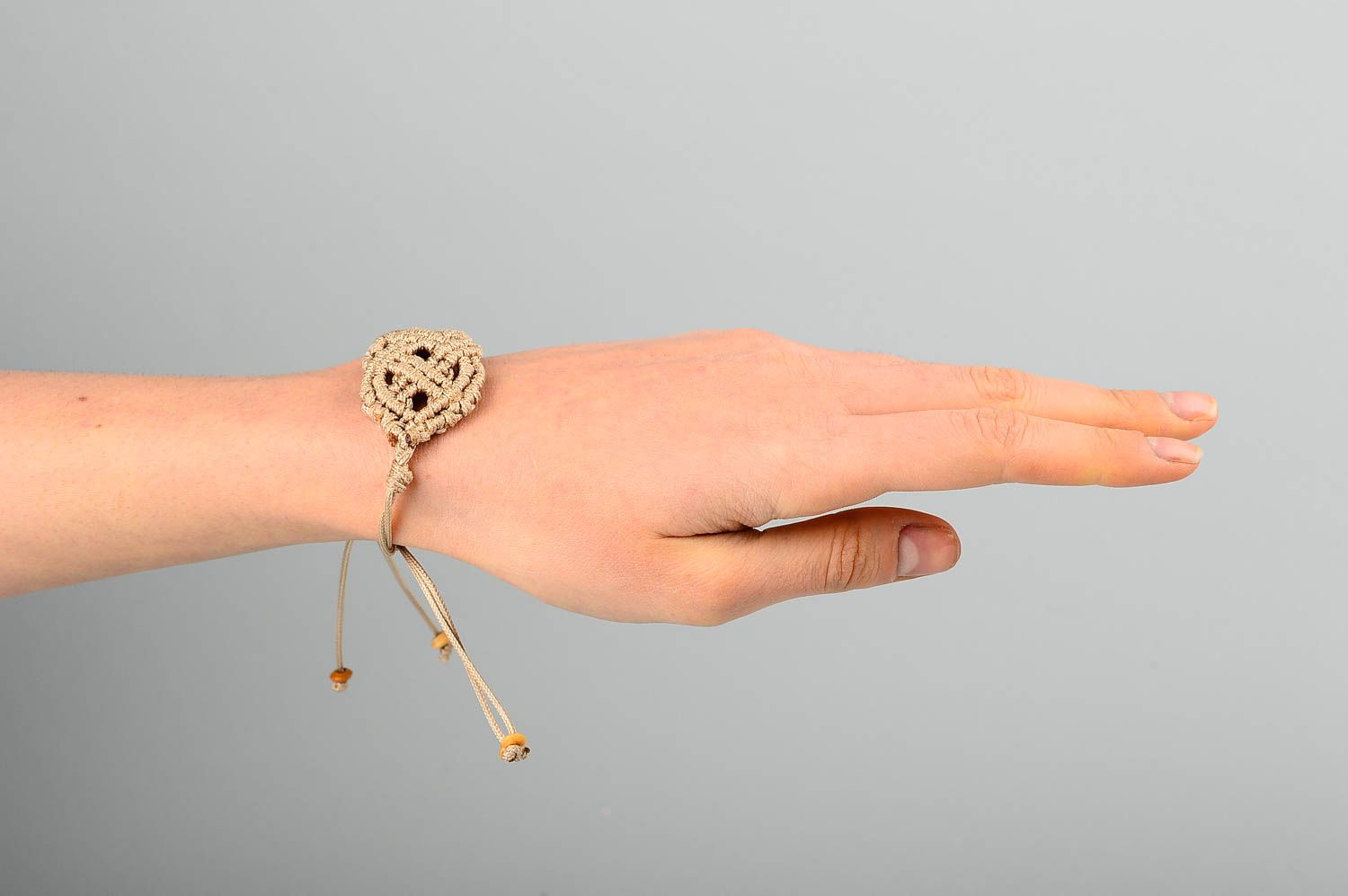 Bracelet textile Bijou fait main beige technique macramé Accessoire femme photo 2